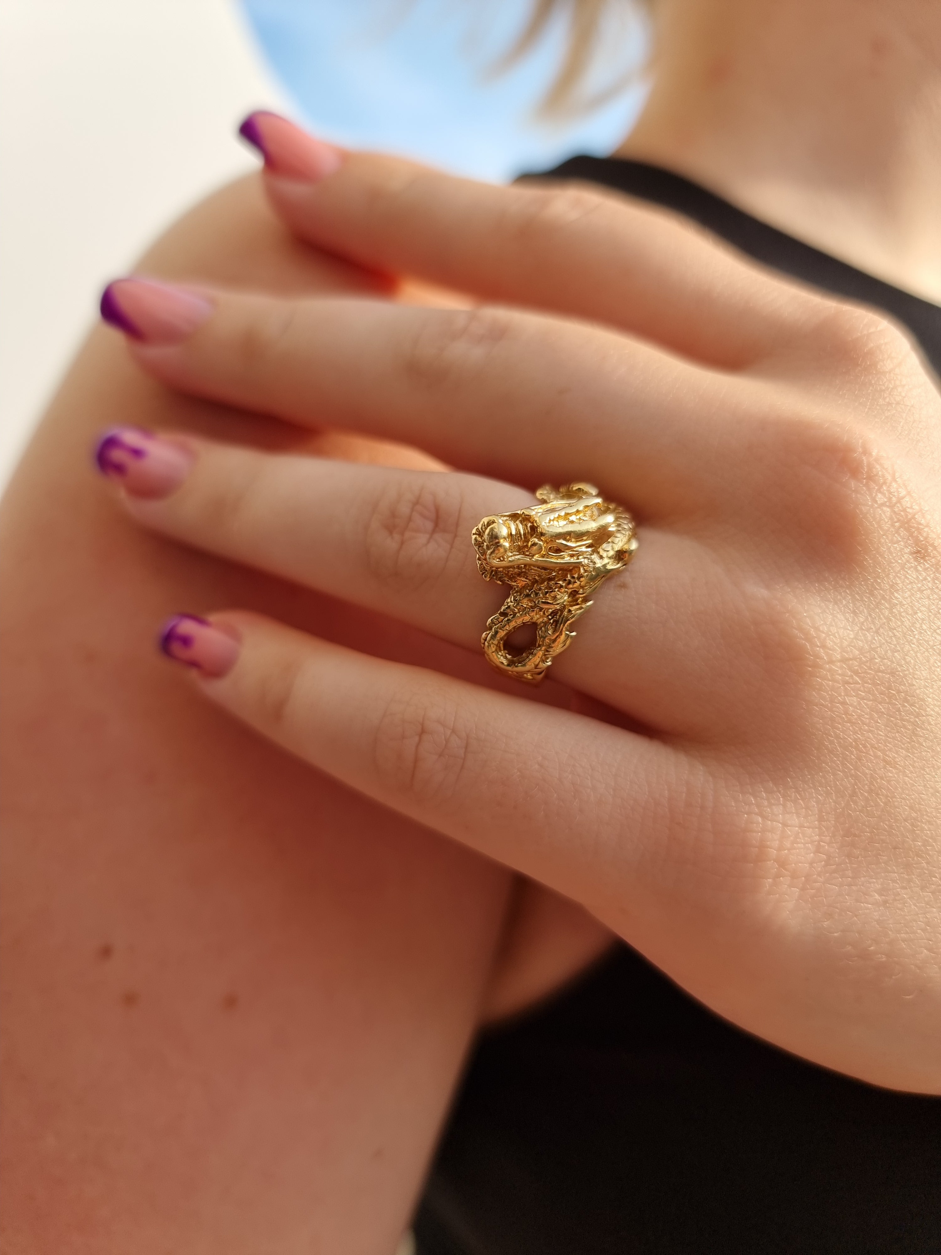 Smok pozłacany pierścionek