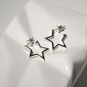 Gwiazdki srebrne kolczyki na sztyft