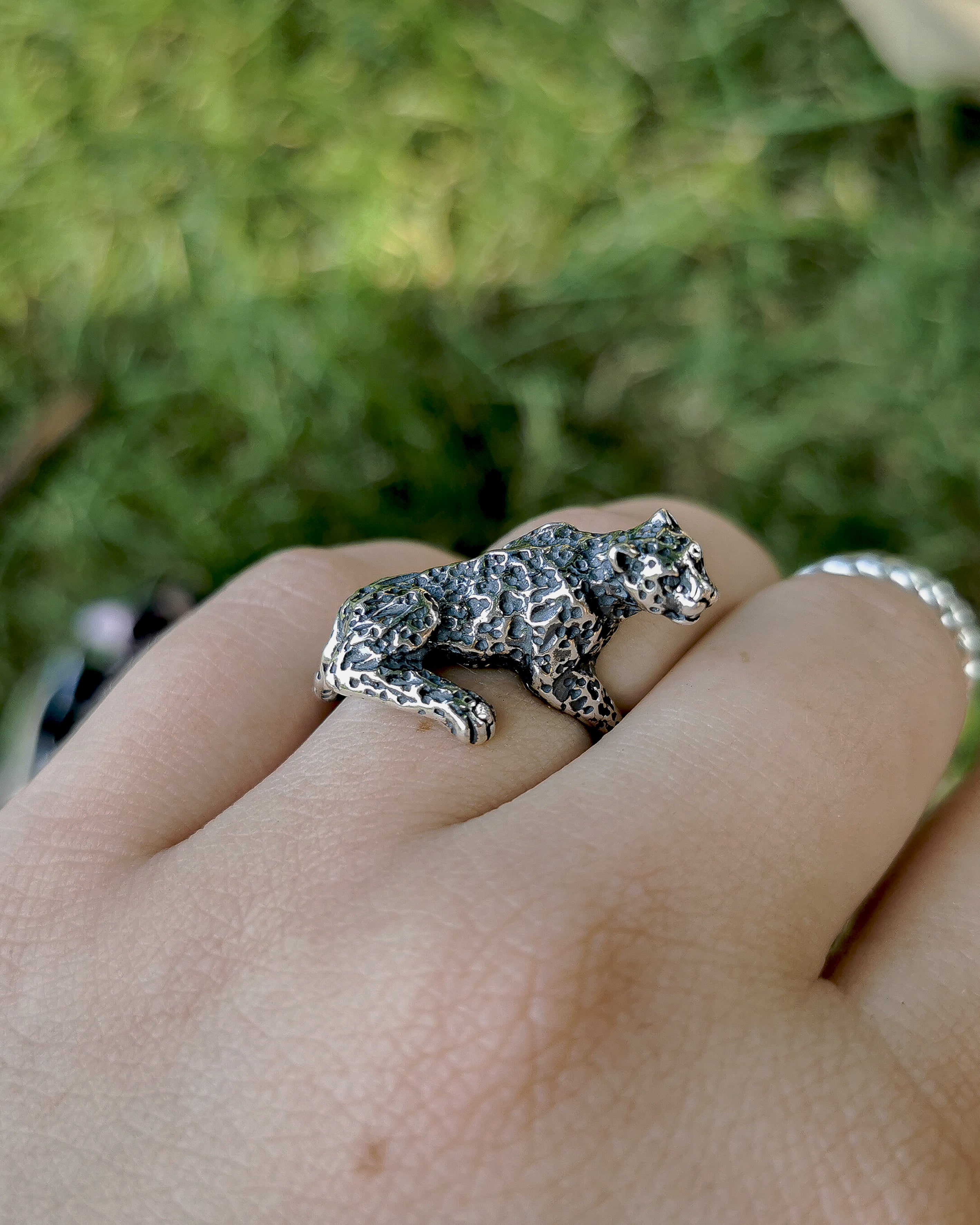 Pantera srebrny pierścionek