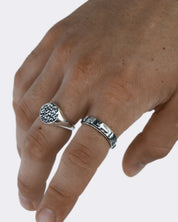 Młotkowany srebrny oksydowany sygnet