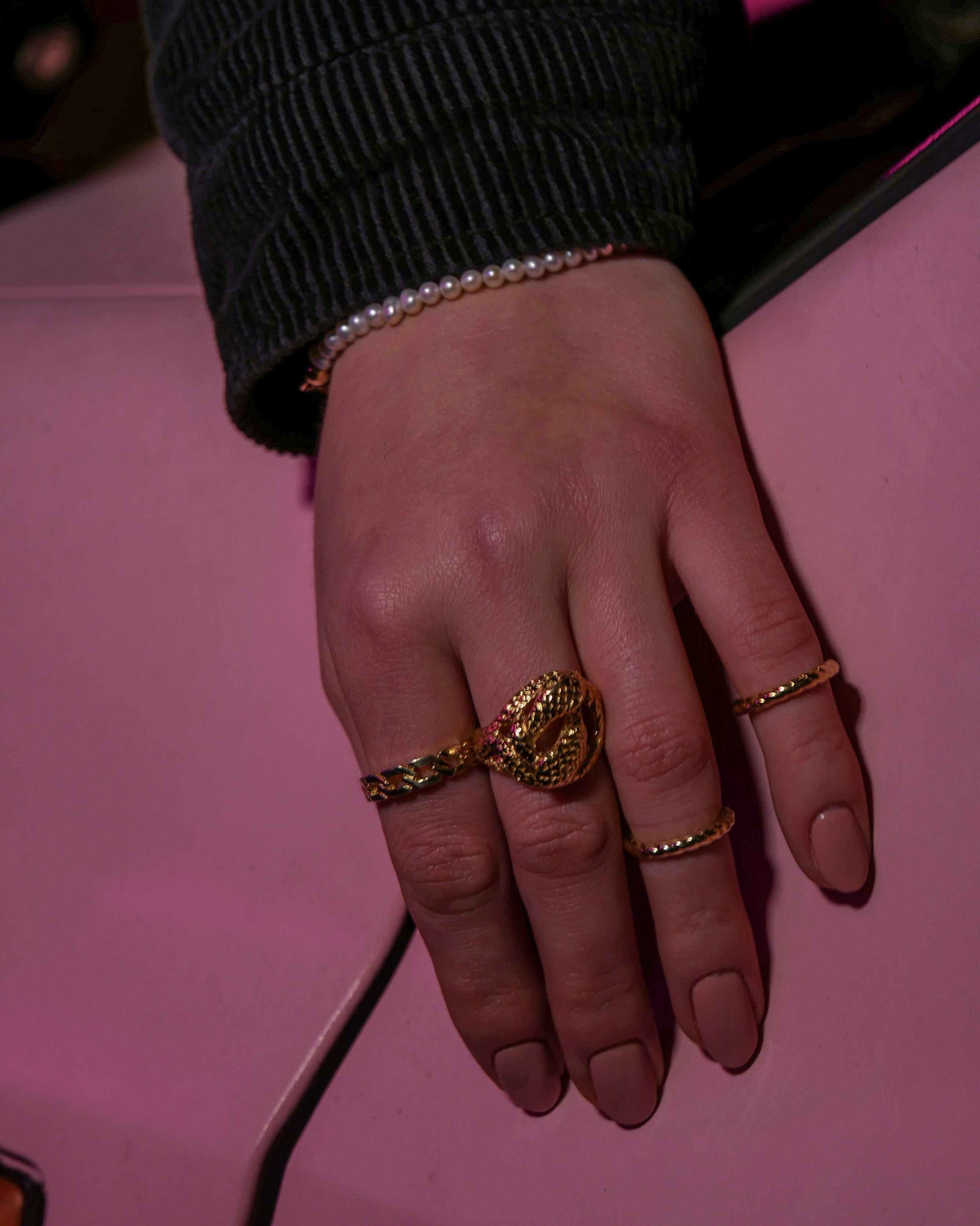 Żmije pozłacany pierścionek